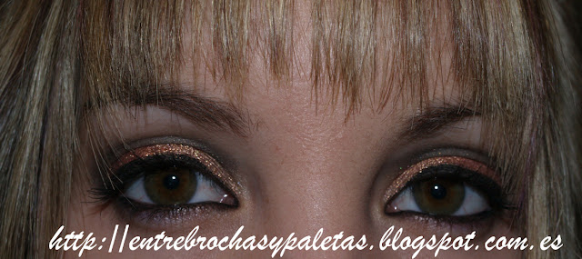 Look anaranjado y labios rojos en Alicia – Entre brochas y paletas | Blog de belleza