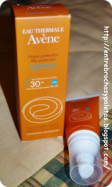 Solar facial: Avéne alta protección spf30 Cleanance – Entre brochas y paletas | Blog de belleza