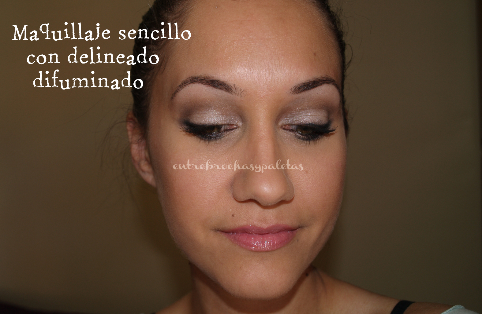 Maquillaje sencillo con delineado difuminado | Tutorial – Entre brochas y paletas | Blog de belleza