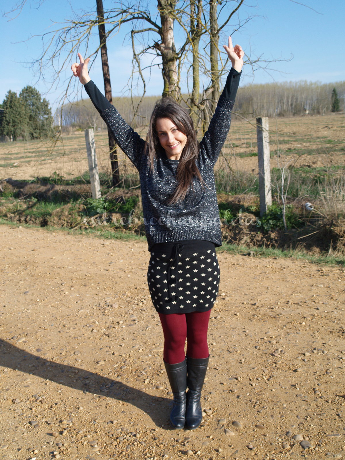 Jersey gris y falda de estrellas | Outfit – Entre brochas y paletas | Blog de belleza