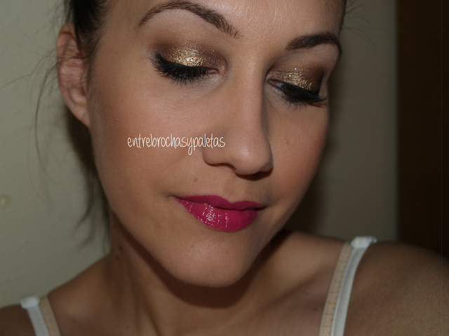 Maquillaje dorado y labios fucsias – Entre brochas y paletas | Blog de belleza