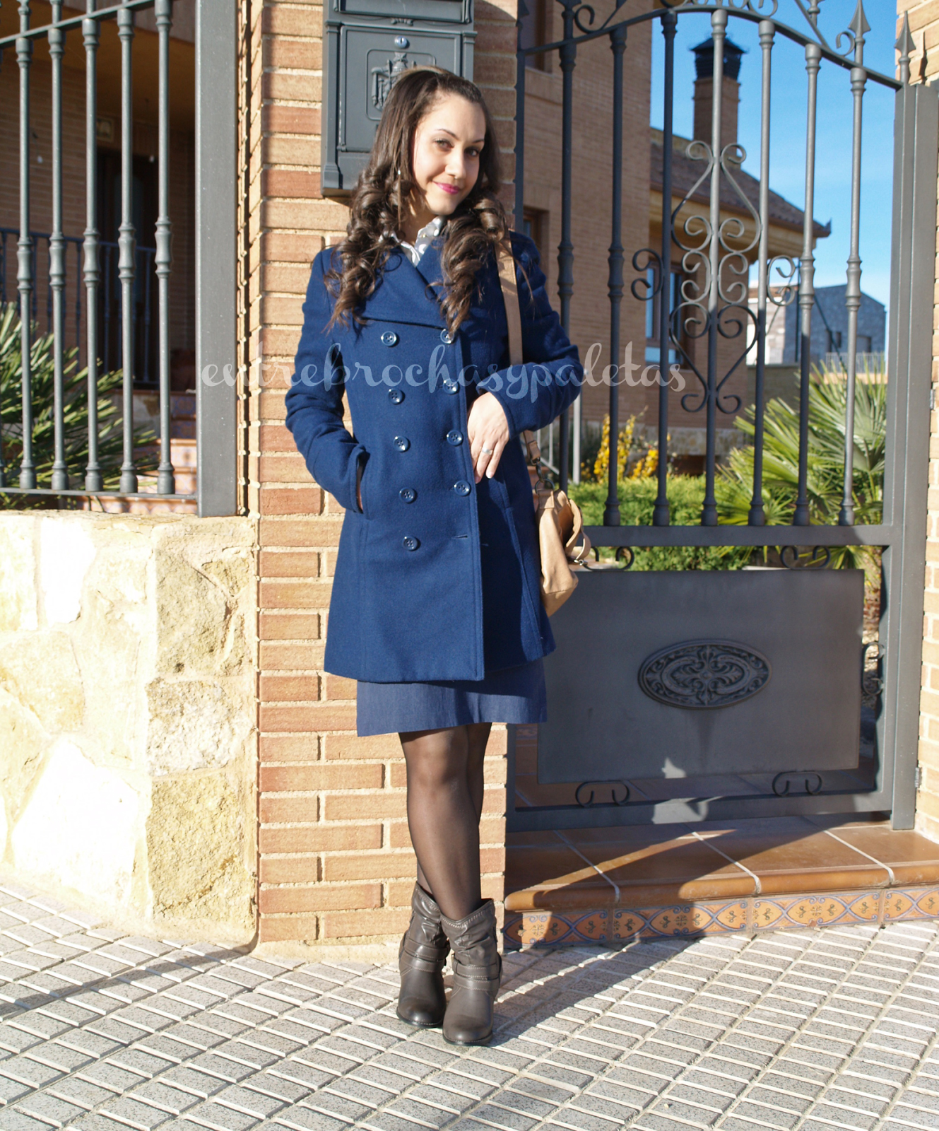 Falda, camisa y ondas en el pelo | Outfit – Entre brochas y paletas | Blog de belleza