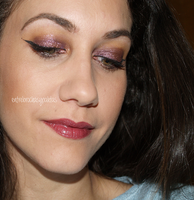 Maquillaje pigmento 86 de Inglot sobre base morada – Entre brochas y paletas | Blog de belleza